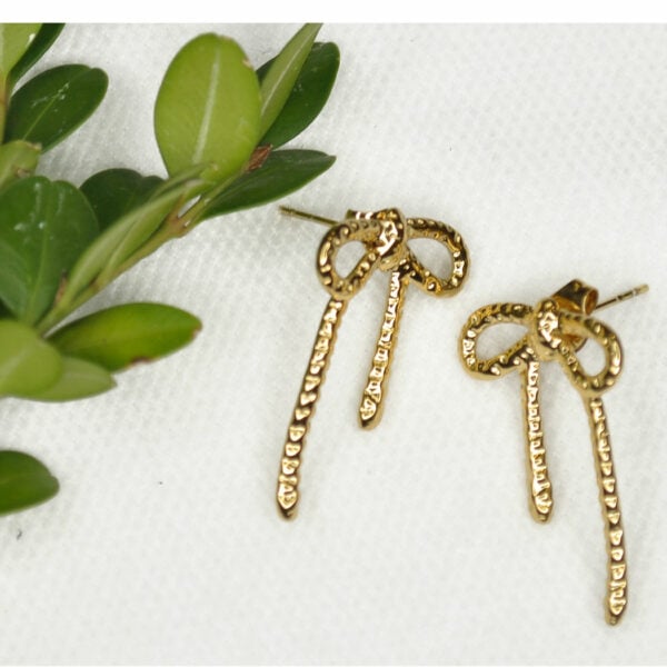 Bow stud earrings