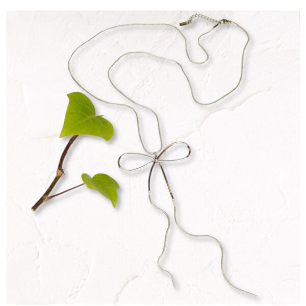 Silver bow string necklace