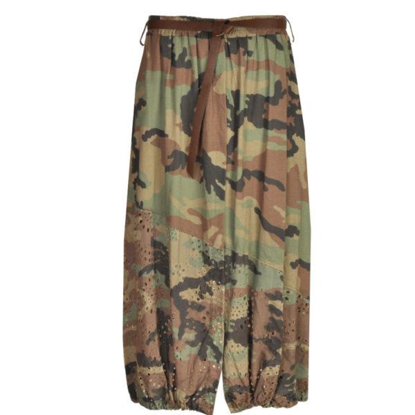 2-Textured camo print anglaise skirt