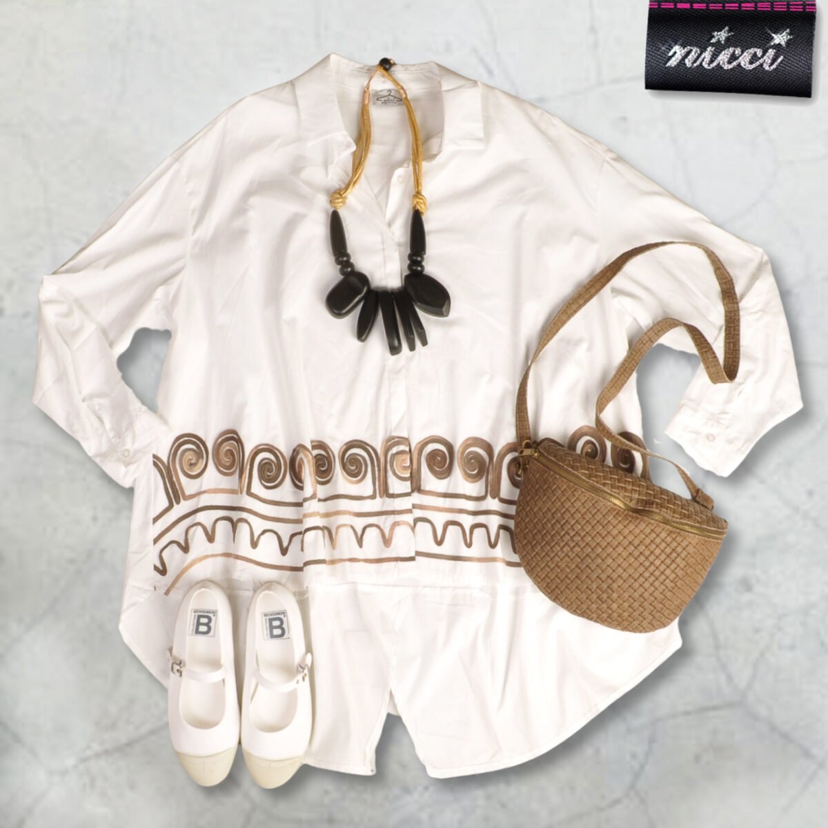 Embroidered cornelli border shirt