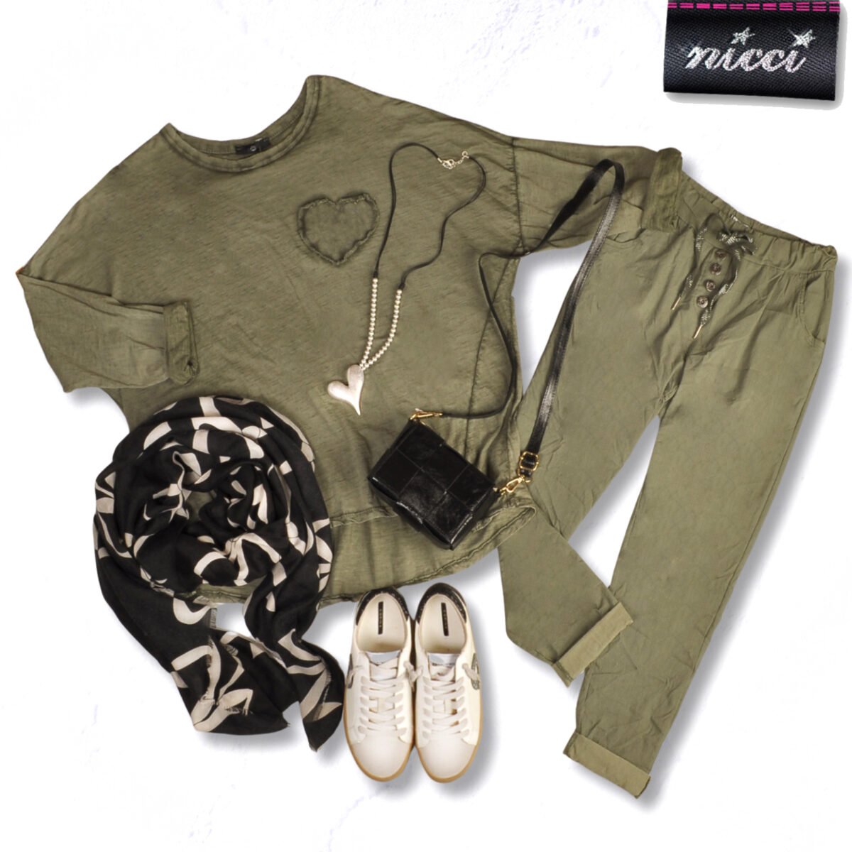Heart print hi-lo top