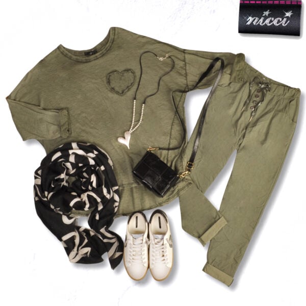 Heart print hi-lo top