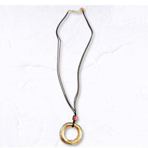 Bead detail circle necklace