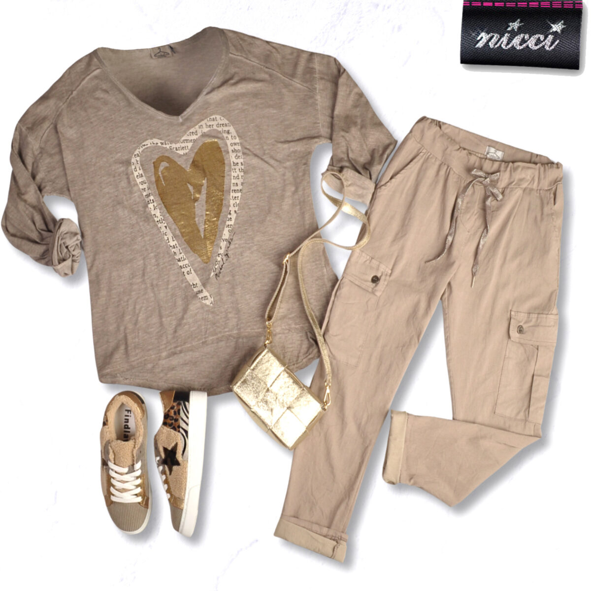 Foil heart word print top