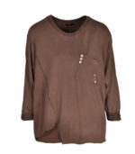 Button detail raw-edge top