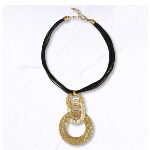 Triple circle choker