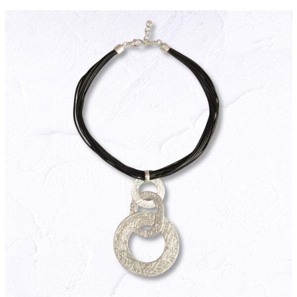 Triple circle choker