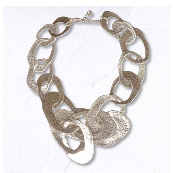 Interlocked battered chain necklace