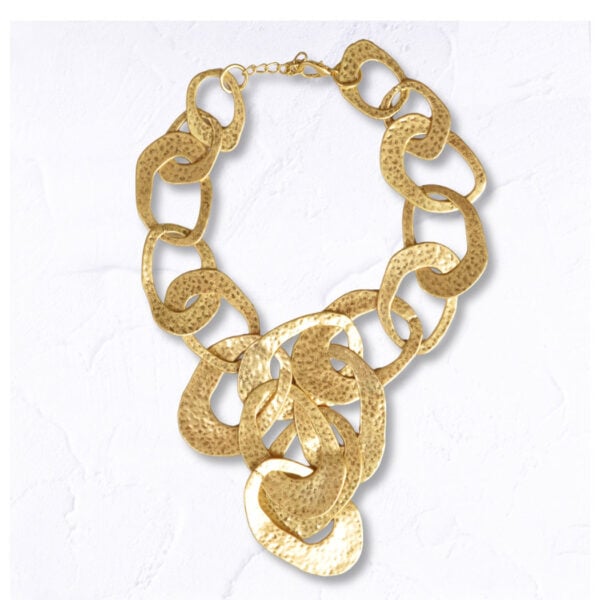 Interlocked battered chain necklace