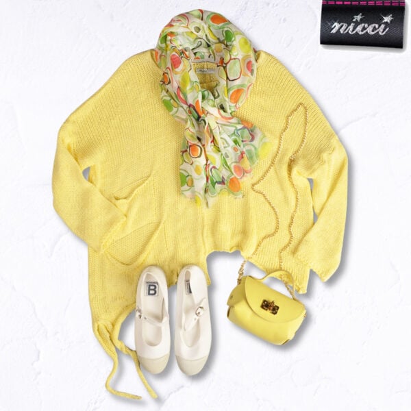 Pointy edge knit top