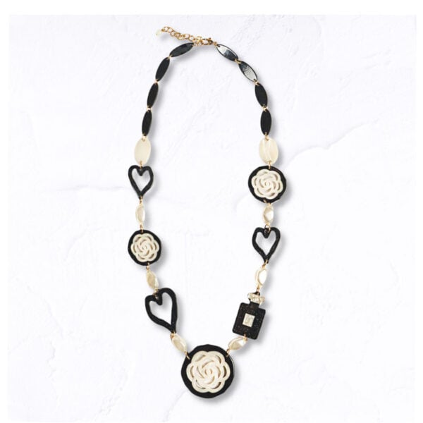 Chunky camelia heart necklace